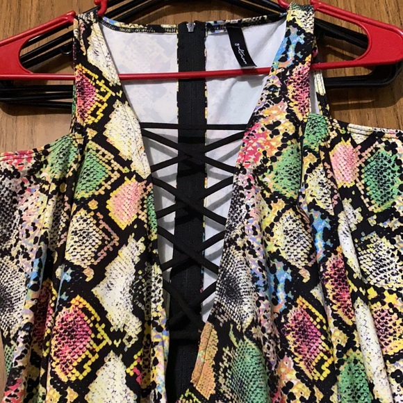 Laced Snake Midi Dress - Picture 3 of 4